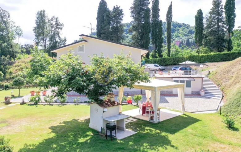 Villa singola in vendita a Camaiore