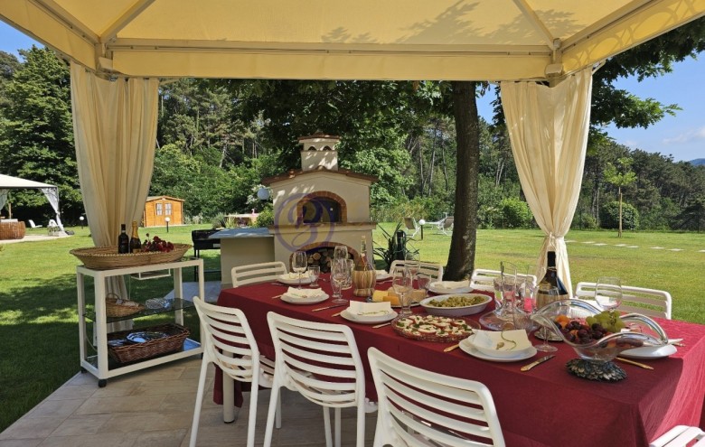 Villa singola in vendita a Camaiore