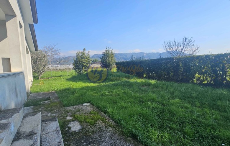 Bifamiliare in vendita a Camaiore