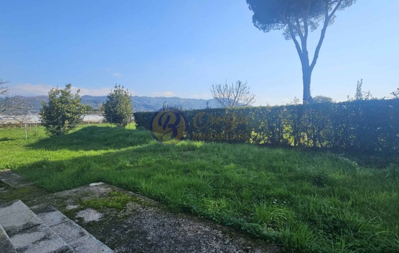 Bifamiliare in vendita a Camaiore