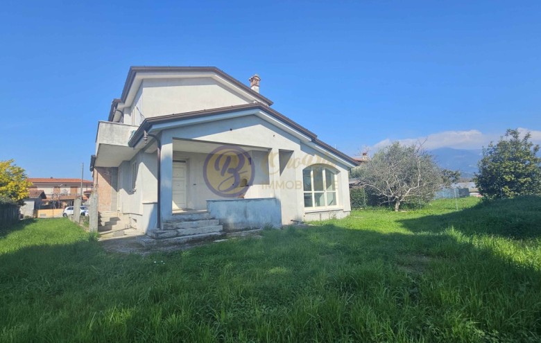 Bifamiliare in vendita a Camaiore