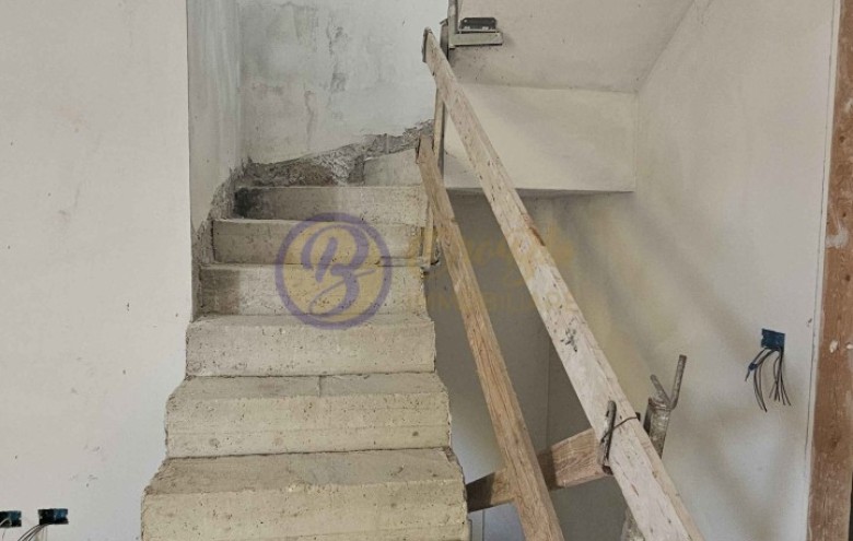 Bifamiliare in vendita a Camaiore