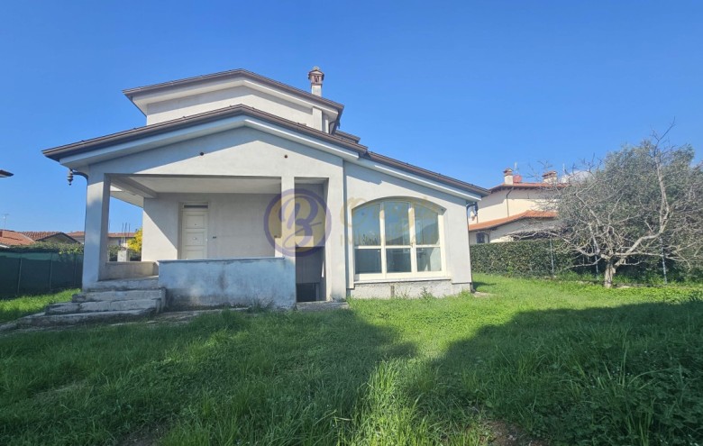 Bifamiliare in vendita a Camaiore