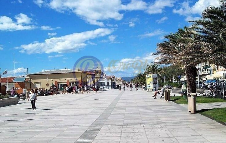 Bifamiliare in vendita a Camaiore