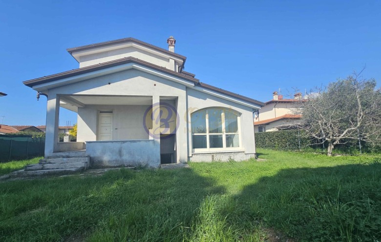 Bifamiliare in vendita a Camaiore