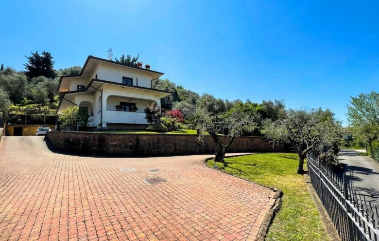 Villa singola in vendita a Camaiore