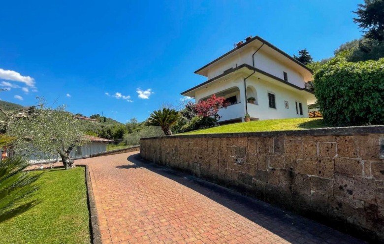 Villa singola in vendita a Camaiore