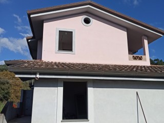 Bifamiliare in vendita a Capezzano Pianore