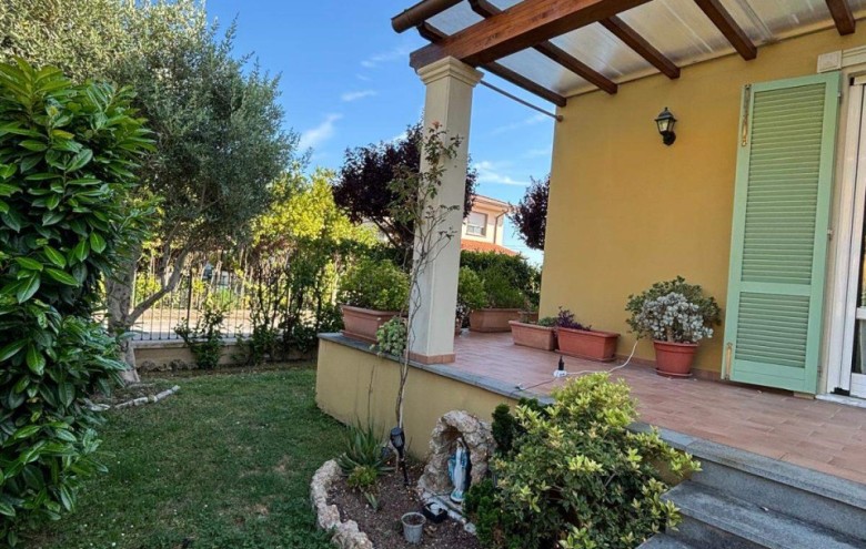 Bifamiliare in vendita a Camaiore