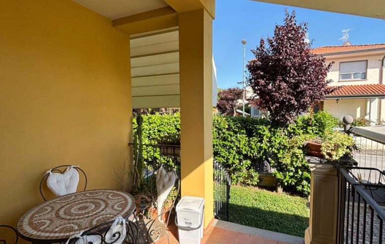 Bifamiliare in vendita a Camaiore
