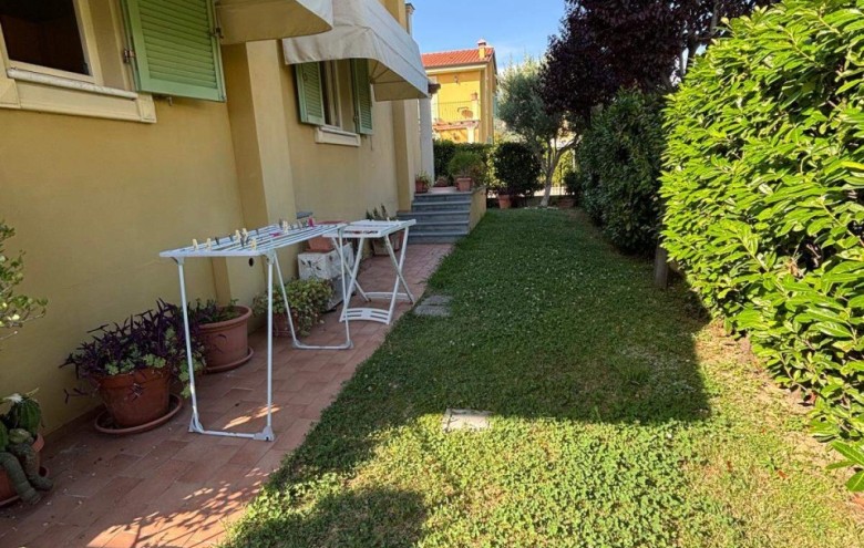 Bifamiliare in vendita a Camaiore