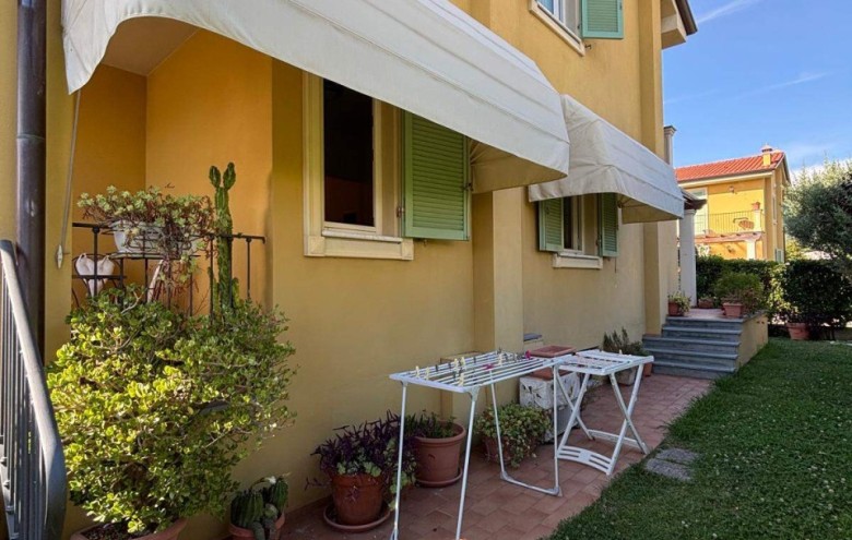 Bifamiliare in vendita a Camaiore