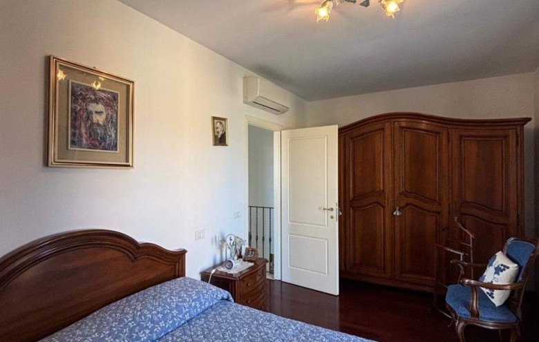 Bifamiliare in vendita a Camaiore