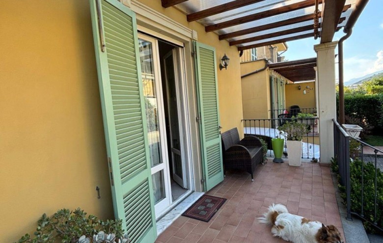 Bifamiliare in vendita a Camaiore