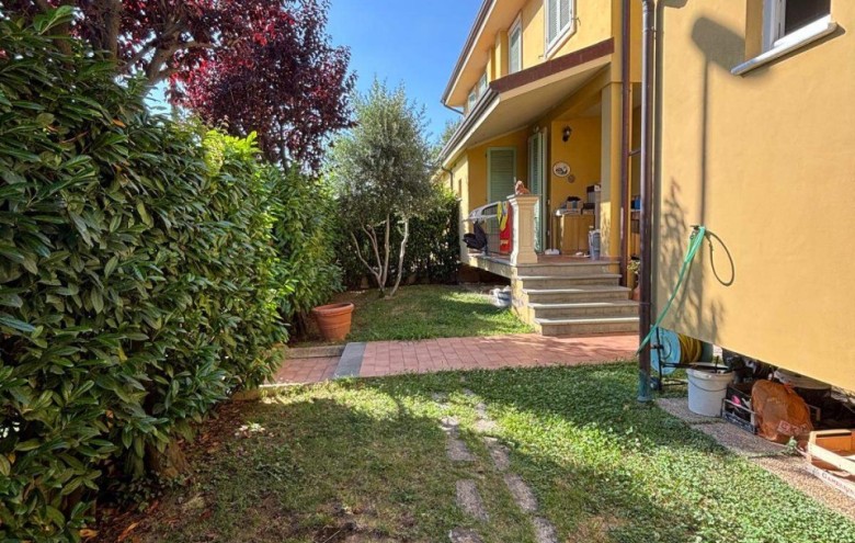 Bifamiliare in vendita a Camaiore