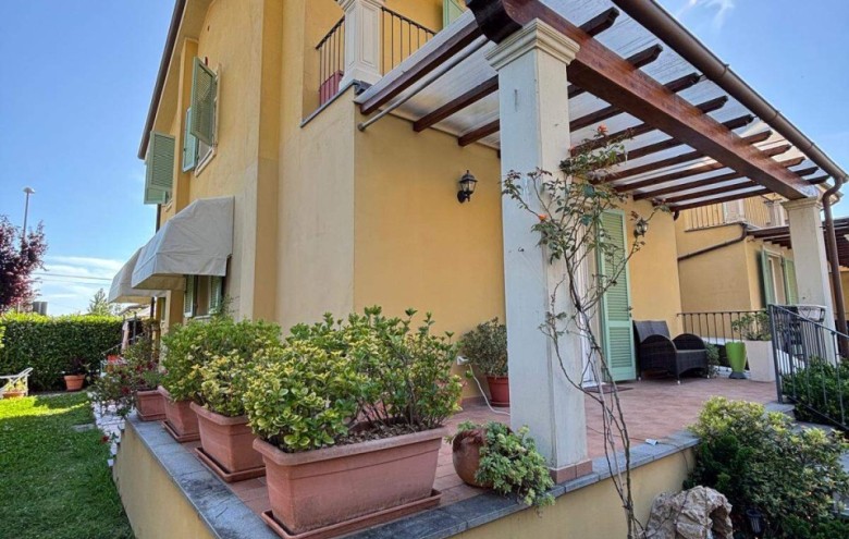 Bifamiliare in vendita a Camaiore