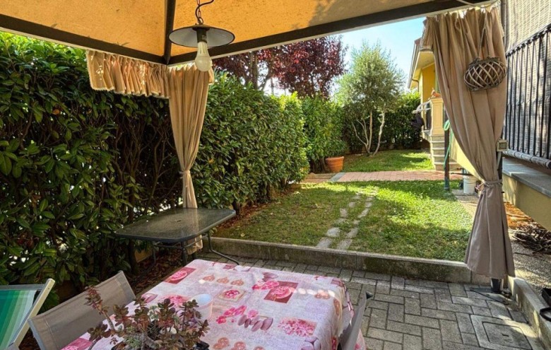 Bifamiliare in vendita a Camaiore