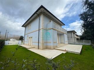 Villa singola in vendita a Lido di Camaiore