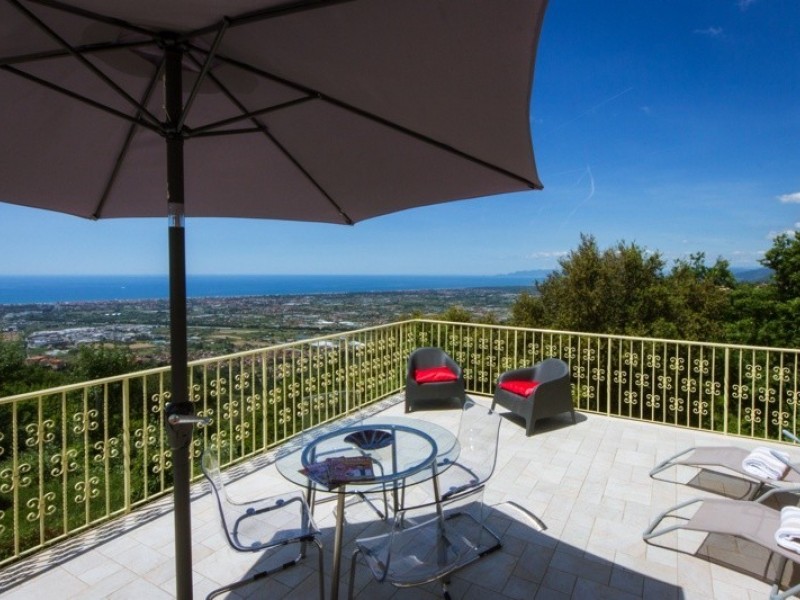 Villa singola in vendita a Camaiore