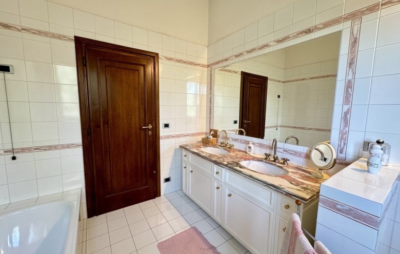 Villa singola in vendita a Massarosa