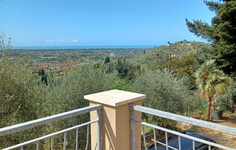 Villa singola in vendita a Camaiore