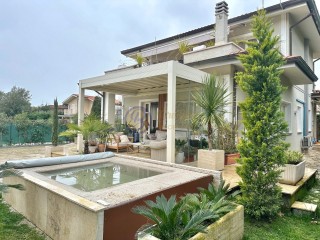 Villa singola in vendita a Vittoria Apuana