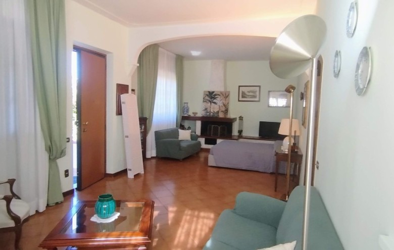 Bifamiliare in vendita a Camaiore