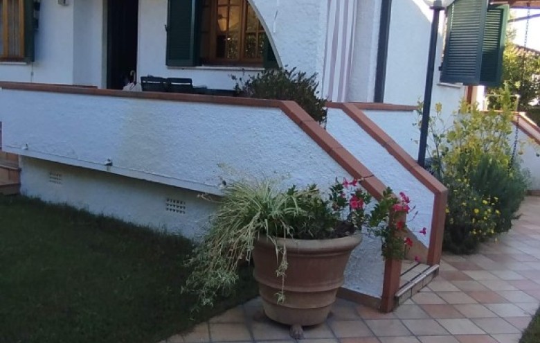 Bifamiliare in vendita a Camaiore