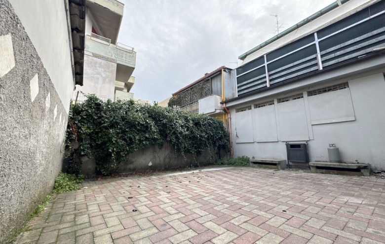 Immobile Commerciale in affitto a Viareggio