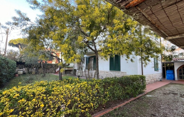 Villa singola in vendita a Camaiore