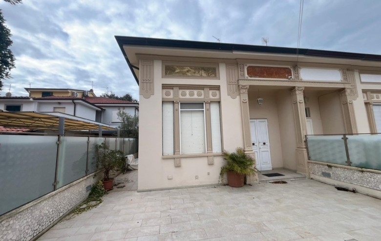 Villa singola in vendita a Camaiore