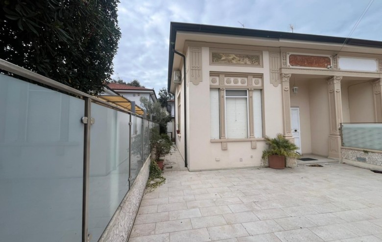 Villa singola in vendita a Camaiore