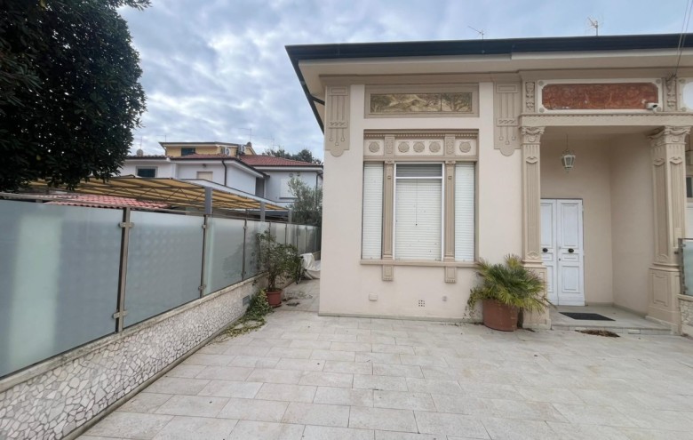 Villa singola in vendita a Camaiore