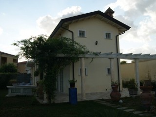 Bifamiliare in vendita a Pietrasanta