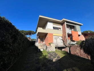 Bifamiliare in vendita a Marina di Pietrasanta