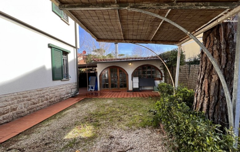 Villa singola in vendita a Camaiore