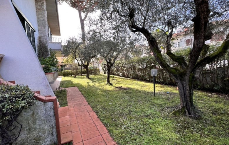 Villa singola in vendita a Camaiore