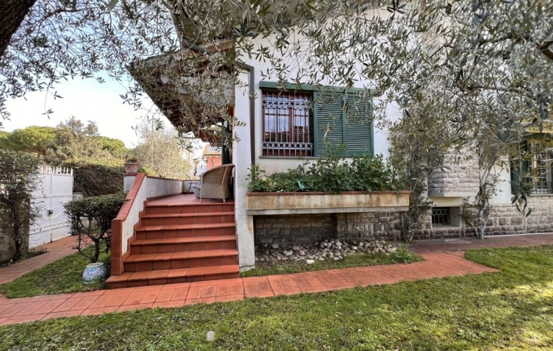 Villa singola in vendita a Camaiore