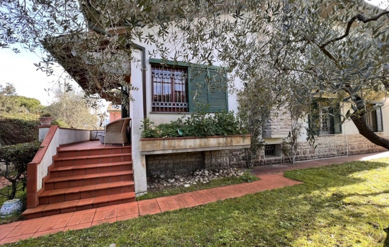 Villa singola in vendita a Camaiore