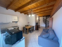 appartamento-primo-piano-con-mansarda-vista-mare-a-50-mt-dal-mare-di-lido-di-camaio