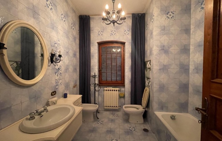 Bifamiliare in vendita a Camaiore