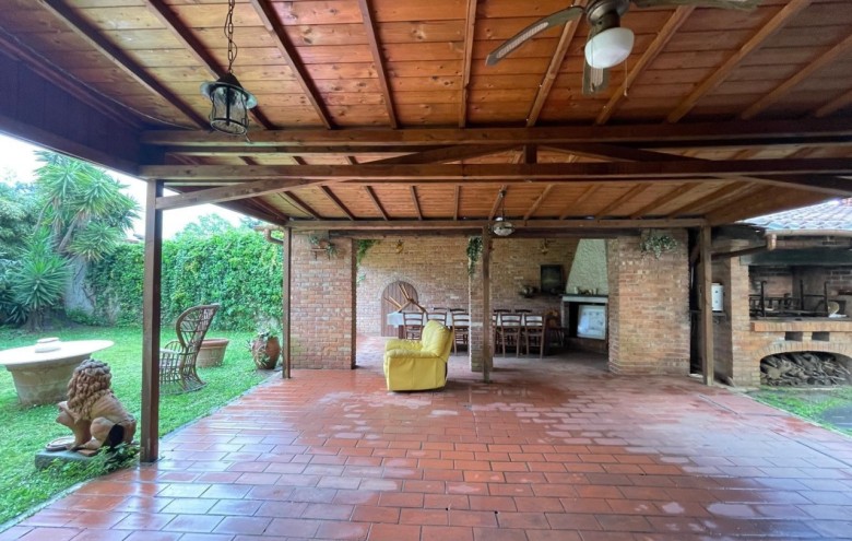 Bifamiliare in vendita a Camaiore