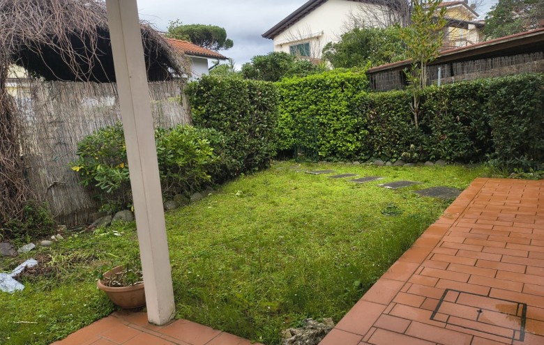 Terratetto in affitto a Camaiore
