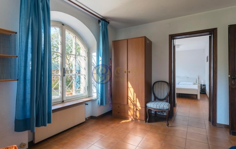 Bifamiliare in vendita a Camaiore