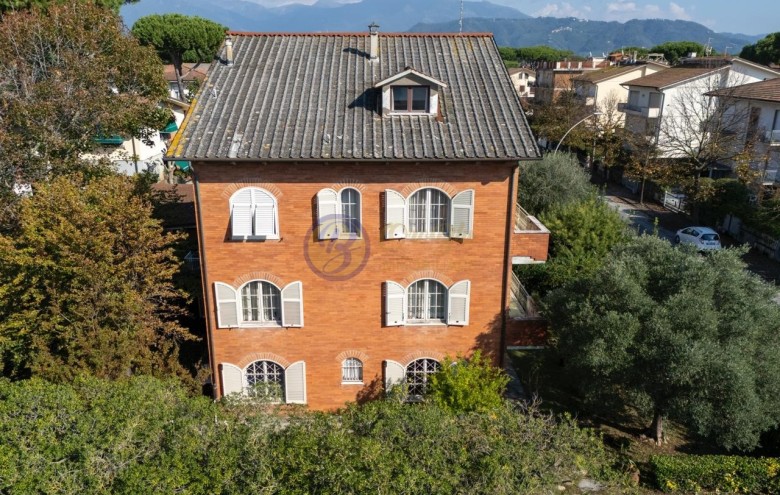 Bifamiliare in vendita a Camaiore