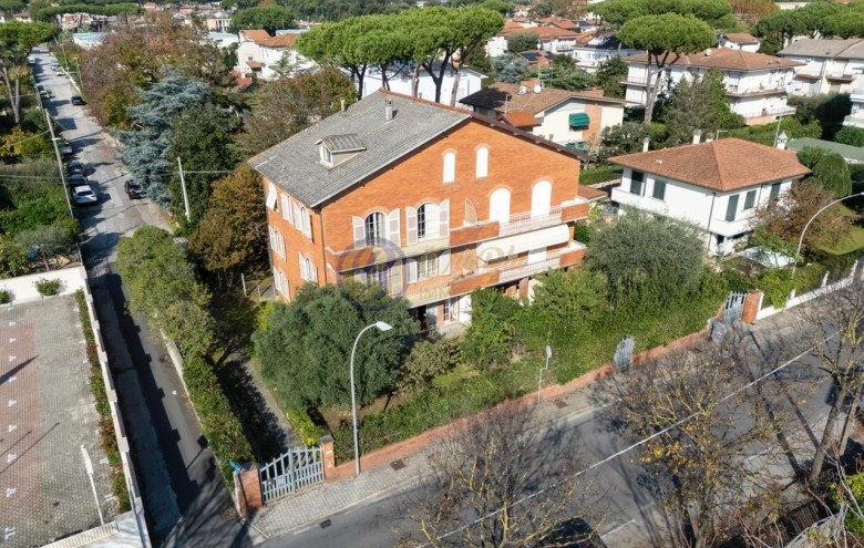 Bifamiliare in vendita a Camaiore