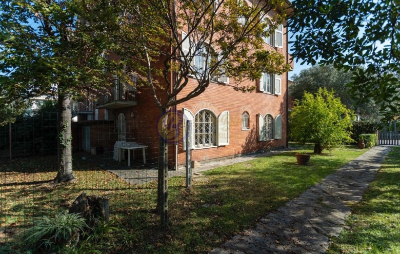 Bifamiliare in vendita a Camaiore