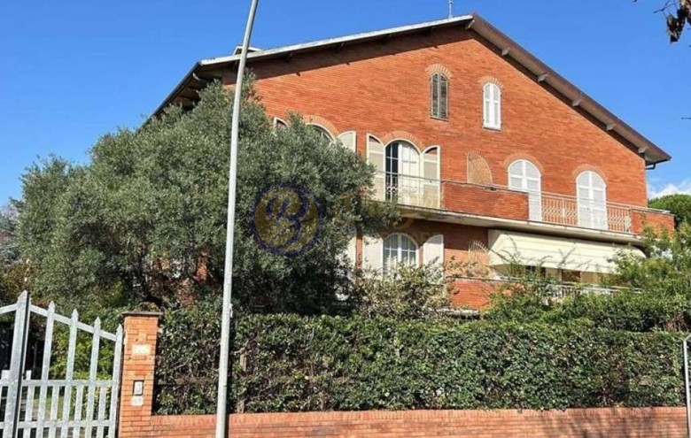 Bifamiliare in vendita a Camaiore