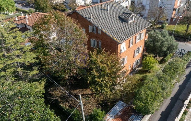 Bifamiliare in vendita a Camaiore