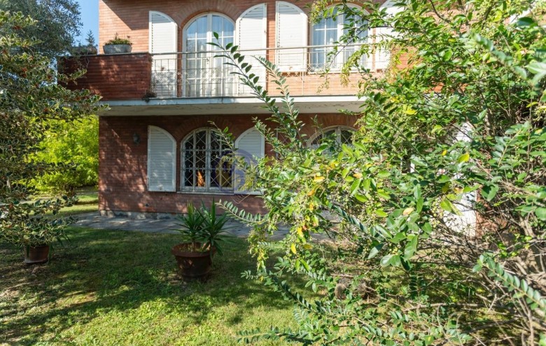 Bifamiliare in vendita a Camaiore